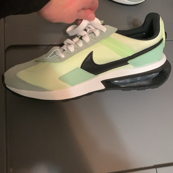 Nike Air Max Pre-Day - Picture 2 of 5